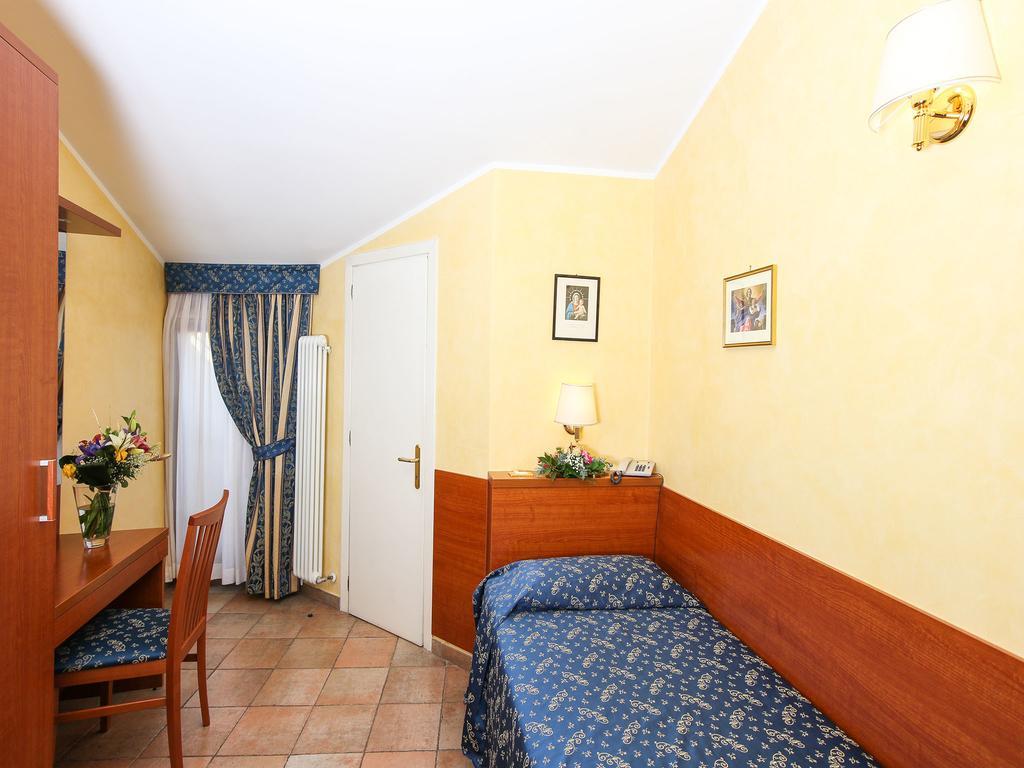 Casa Di Santa Francesca Romana A Ponte Rotto ห้อง รูปภาพ