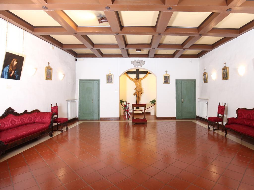 Casa Di Santa Francesca Romana A Ponte Rotto ภายนอก รูปภาพ